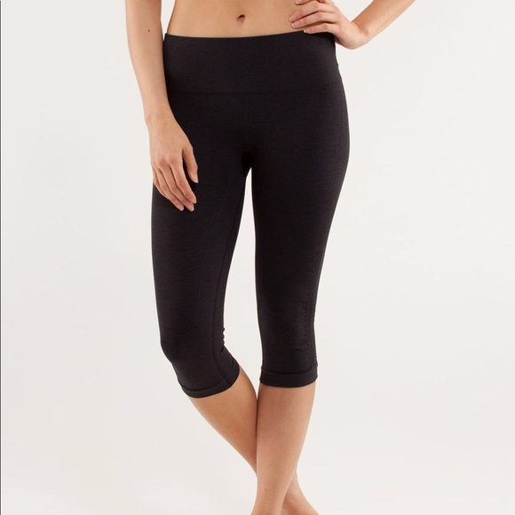 Black cropped lululemon leggings - Picture 1 of 4